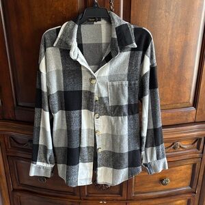 Black and Gray Plaid Button-Up Shirt